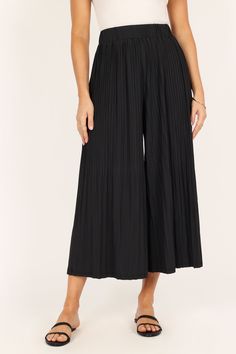 DETAILS   This versatile pleated culotte pant is a must-have for your wardrobe! The wide leg style and elasticised waistband creates a flattering, feminine silhouette that will look amazing with any outfit. Whether you're heading to the office or out on the town, you'll feel fashionable yet comfortable in this versatile pant.  pleated culotte style  elasticised waist  wide leg  unlined  m aterial - polyester     SIZING    model is 5' 9" and wears a Size 4  model stats: bust - 34", waist - 25", h Black Culottes Outfit Casual, Culottes Outfit Casual, Black Culottes Outfit, Culotte Outfit, Culottes Outfit, Black Culottes, Culotte Style, Culotte Pants, Feminine Silhouette