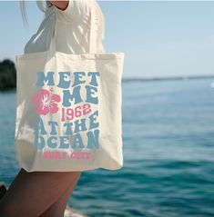 Coconut Girl Meet me at the Ocean Beach Canvas Tote Bag *Colors may vary slightly depending on the device you are using 🌸 FEATURES -100% cotton sheeting -One size -Lightweight and compact  -Reinforced handle stitching 🌸 Measurements HEIGHT 15.75" WIDTH 15.25" HANDLE LENGTH 21.5" 🌸 Care instructions -Remove all items from the bag before cleaning -Suggested to pretreat visible stains with stain remover -Mix warm water with laundry detergent and clean the bag with terry washcloth or a soft brist Preppy Beach Bag, Cute Beach Bags, Bags Y2k, Preppy Beach, Beach Tote Bag, Girl Beach, Art Tote Bag, Beach Canvas, Coconut Girl