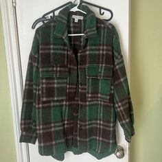 Beautiful Green Plaid Shacket. Never Worn. Cozy And Warm!! Size Small Plaid Jacket Aesthetic, Collared Green Shacket For Winter, Green Winter Shacket With Pockets, Green Long Sleeve Winter Shacket, Green Long Sleeve Shacket For Winter, Green Collared Shacket For Fall, Green Long Sleeve Shacket For Fall, Green Long Sleeve Utility Jacket For Fall, Green Winter Shacket For Workwear