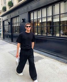 outfit inspo Streetwear Spring Outfits, Spring Outfits For Men, Black Pants Outfit Men, Black Pants Outfit, Black Outfit Men, Streetwear Spring, Mens Smart Casual Outfits, Smart Casual Menswear, Minimalist Fashion Men