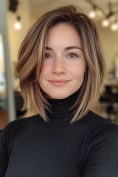 26 super-cute jaw-length haircut ideas that are taking over salons! Get inspired by these trendy styles and find the perfect look to refresh your short hair. 💇‍♀️✨ #JawLengthHair #ShortHairTrends #HairInspo Short Hairstyle Women 2024, Womens Short Hairstyles, Short Choppy Hair, Brown Blonde Hair, Trendy Short Hair, Light Hair, Shoulder Length Hair, Haircut Ideas