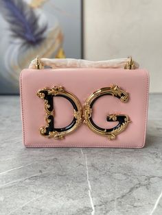 Size: 21cm*14.5cm*3cm It comes with Dust box, Care manual, Tag, and Paper bag. Pink Dolce And Gabbana, Luxury Experience, Replica Handbags, High End Fashion, New Handbags, Paper Bag, Bags Designer, Dolce And Gabbana, Beaded Necklace