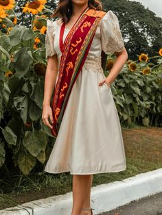 Alampay Filipiniana Graduation, Sablay Graduation Pic, Filipiana Dress For Graduation, Graduation Dress Filipiniana, Graduation Dress College Philippines, Graduation Filipiniana Dress, Philippiniana Dress Modern, Graduation Dress Philippines, Filipina Dress Traditional Modern