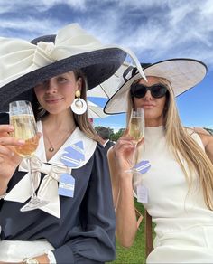 Horse Race Aesthetic Outfit, Hat Party Ideas Ladies, Derby Themed Party Outfits, Horse Races Outfit, Horse Racing Aesthetic, Kentucky Derby Aesthetic, Melbourne Cup Outfit, Derby Aesthetic