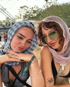 Head Scarf Outfit, Bonnaroo Outfits, Hippie Festival Outfit, Curly Hair Headband, Coachella Fits, Hair Black Women, Festival Scarves, Festival Girls