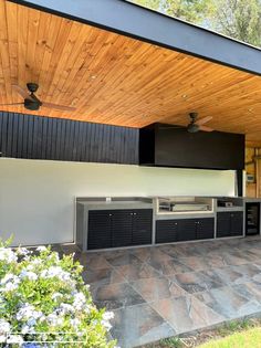 an outdoor kitchen is built into the side of a house