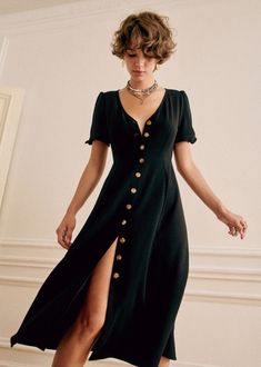 Dresses For Broad Shoulders, Minimal Stil, Mode Inspiration, Outfits Casuales, Parisian Style, Aesthetic Clothes, Pretty Outfits, Fashion Inspo Outfits, A Woman