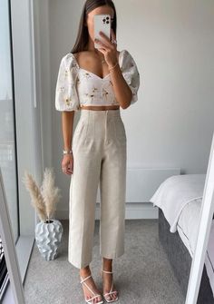 Classy Spring Outfits, Western Frocks, Conference Outfit, Summer Linen Pants, Classy Wear, Romantic Outfit, Classy Casual Outfits, Summer Linen