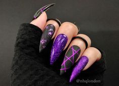 Burgundy Nail Art, Halloween Acrylic Nails, Stiletto Nail Art, Gothic Nails, Black Nail Art, Goth Nails, Winged Liner