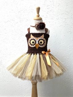 Please read shop announcement for current processing times and updates. Your little lady will be a hoot in this owl tutu dress costume which Includes matching headband.  Perfect for a Halloween party, trick or treating, photo shoot,  holiday event or just playing dress up! This dress is made up of 2 full layers of brown, beige and gold tulle attached to a brown mesh top and ribbon straps. The owl face is constructed of layers of felt. Only sizes 18 months- 9/10 come with a lining on the inside o Brown Mesh Top, Tutu Dress Costumes, Owl Face, Owl Costume, Owl Dress, Gold Tulle, Brown Owl, Corset Costumes, Owl Birthday