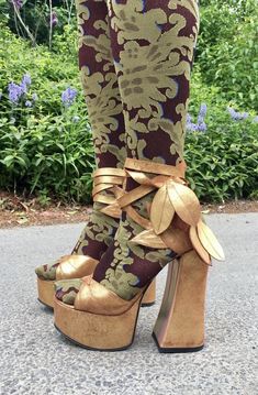 Flower Boots Outfit, Vivienne Westwood Tights, Vivienne Westwood Archive, Leaf Sandals, Vivienne Westwood Shoes, Leaves Decor, Mode Shoes, Dr Shoes, Funky Shoes