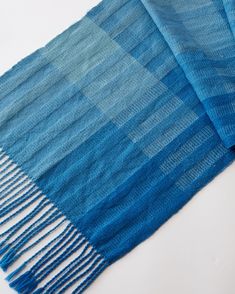 Gradation Shawl-Gist Yarn Floor Loom, Woven Scarf, Woven Scarves, Weaving Patterns, Loom Weaving, Shades Of Blue, Light In The Dark, Loom, Shawl