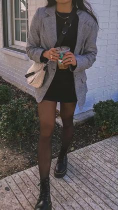 Combat Boot Outfit, Stile Blair Waldorf, Dr Martens Outfit, Fest Outfits, Outfit Inspo Fall