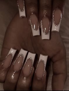 Nail Ideas Acrylic Silver, White French Tip Nails Gel Short, White French Tip Nails Glitter, Easy Christmas Nails Acrylic, Christmas Nails Acrylic Gold, J Acrylic Nails, Christmas Nails White And Silver, Birthday Nails Winter, French Nails Design Elegant