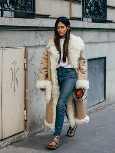 Jm Basquiat, Gilda Ambrosio, Style Parisienne, Shearling Coat, Fashion Tips For Women, Fashion Week Street Style, Street Style Looks