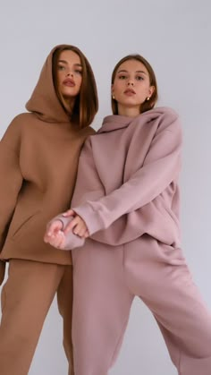 Neutral Hoodie Outfit, Sweatpants Set Outfit, Winter Comfy Outfits, Sports Fashion Design, Dynasty Outfits, Outfit Sport, Cute Nike Outfits, Fashion Layout, Stylish Short Dresses