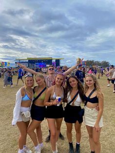 Rock Concert Festival Outfit, Summer Time Ball Outfits, Sundown Festival Outfits, Summersmash Outfits, Uk Music Festival Outfits, Summer Festival Outfit Ideas 2023, Leeds Festival Outfits 2023, Festival Outfits Reading, Cute Festival Outfits Summer