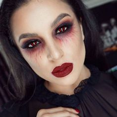 ideia maquiagem de halloween vampiro Women’s Devil Makeup, Devil Inspired Makeup, Faschings Make Up, Vampire Make Up, Horror Smink, Devil Makeup Look, Halloween Makeup Vampire, Halloween Schminke