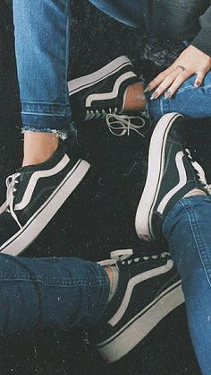 2018 V I B E S 👞📷 Old Skool Wallpaper, Converse Wallpaper, Vans Old Skool Low, Shoes Wallpaper, Girls Wallpaper, Aesthetic Style, Wallpaper Cave, Vans High Top Sneaker, Pink Heels