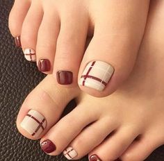 November Toe Nails Designs, Thanksgiving Toe Nail Designs, Fall Nails And Toe Nails, Brown Pedicure Ideas Toenails, Burgundy Pedicure Toenails, Halloween Nails Easy Diy, Fall Toenail Colors 2023, Pedicure Fall 2024, November Toe Nails