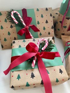 #lifestyle, #productivity, #organization, #goal setting Holiday Cookie Gift, Best Gift Baskets, Colorful Gift Wrapping, Elf Decorations, Wrapping Paper Crafts, Creative Christmas Gifts, Christmas Gift Basket Ideas, Gift For Mom Christmas