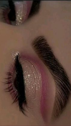 essa maquiagem é tudoooooo em 2022 | Ideias de maquiagem, Ideias para maquilhagem, Coisas de maquiagem Eye Makeup Images, Cute Eye Makeup, Smink Inspiration, Makijaż Smokey Eye, Dope Makeup, Colorful Eye Makeup