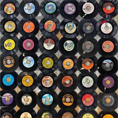 Vinyl Record Decor, Rock And Roll Aesthetic, Music Party Decorations, 1960s Decor, Factory Records, Rock & Roll, Disco Theme, Music Room Decor, Juke Box