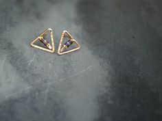 "These fun triangle studs earrings are great for everyday wear! Made from gold fill or sterling silver wire and hematite beads. The wire has portions that are hammered to give the earrings a unique combination of textured and smooth metal. These earrings are light weight. Comes in yellow or rose gold fill or sterling silver Bead colors come in green/gold, silver, or purple/gold Earring length: 3/8\" All my jewelry is made to order. Please allow 5-7 days to process. Once an item is shipped I will Howlite Jewelry, Queen Jewelry, Triangle Earrings Stud, Gold Triangle, Jewelry Tips, Triangle Studs, Circle Earrings Studs, Hammered Gold, Circle Studs