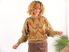 Amazing vintage 80's brown art deco sweater for women. This 80's oversized retro sweater with tan geometric pattern has crew neck and dolman sleeve, and it's sluchy fitted and cropped. The 1980s soft boho sweater is Acrylic fabric in excellent vintage conditions by Rodes (Made in Spain). The sweater is size Small or Medium, depends on how loose you like it! The chest contour fit is 39,3 inches (100 cm) ** MEASURES FLAT ** Armpit to armpit 19,6 in // 50 cm Length shoulder + sleeve 30,3 in // 77 cm Length from shoulder 23,2 in // 59 cm Length from armpit 12,5 in // 32 cm Reference: Model size S (4 US - height 65 in) Reference: Dummy size M (6 - 8 US) **We take great care in describing the garment with all the details and exact measurements for your verification, so you can secure the purchas Retro Brown Sweater For Fall, Oversized Retro Brown Sweater, Vintage Brown Sweater For Spring, Vintage Brown Tops For Winter, Oversized Brown Vintage Sweater, Vintage Brown Top For Winter, Brown Batwing Sleeve Sweater For Fall, Vintage Brown Long Sleeve Sweater, Brown Oversized Vintage Sweater