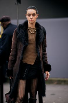 Vintage Fur Coat Street Style, Vintage Leather Fur Coat, Fur Coat Runway, Couture Street Style, Dilara Findikoglu Fall 2023, Nyc Fits, Street Style Spring, Vivienne Westwood Fall 1994 Ready-to-wear, Paris Couture