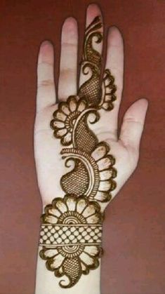 simple mehndi designs front hand Mehndi Design Simple And Easy, Mehndi Design Simple, Engagement Mehndi Designs, Latest Bridal Mehndi Designs