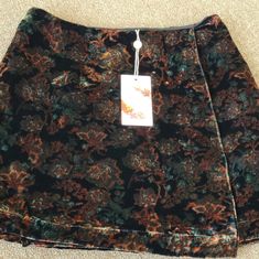 Chelsea And Violet Floral Mini Skirt . Nwt , Made To Look Like A Wrap Around, But It's Sewn.Velvet Feel But Is 75% Rayon, 25 % Nylon , Lining 100% Polyester. Black, Green, And Copper & Rust Color Black Velvet Skirt Outfit, Black Leather Pleated Skirt, Dead Beat, 2023 Clothes, Green Floral Skirt, White Skater Skirt, Green And Copper, Black Velvet Skirt, Camo Skirt