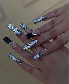 Grey Nails Y2k, Partynextdoor Nails, Nail Designs Bling, Acrylic Nails Stiletto, Natural Acrylic Nails, December Nails, Diy Acrylic Nails, Beauty Nails Design, Glamour Nails