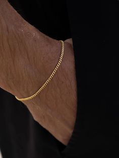 VELKIR - Crafted for the Bold Elevate your style with our Elegant Cuban Chain Bracelet, a timeless piece of minimalist jewelry designed for both men and women. This versatile bracelet is perfect for everyday wear and special occasions alike, adding a touch of sophistication to any outfit. Key Features: Classic Design: The Cuban chain design offers a sleek and elegant look that is both modern and timeless, suitable for any occasion. Premium Materials: Available in two stunning finishes--Sterling Mens Gold Chain Bracelet, Guy Jewelry, Accesorios Aesthetic, Gold Pendants For Men, Man Bracelet, Inexpensive Jewelry, Mens Chain Bracelet, Mens Fashion Jewelry, Men Bracelet