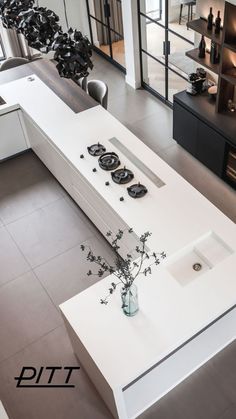 overhead shot of white kitchen with black gas burners Kitchen Burner, Pitt Cooking, Kitchens Design, Kitchen Decorating Ideas, Dream Kitchens Design, Kitchen Interior Design Decor, Dream Kitchens, Gas Burners, Kitchen Design Decor