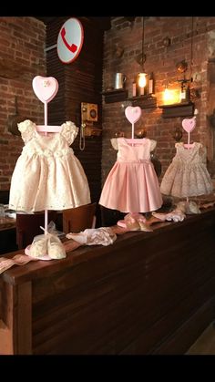 Flower Baby Shower Centerpiece - Dress Hanger Flower Baby Shower, Girl Baby Shower Centerpieces, Baby Shower Table Centerpieces, Girl Shower Themes, Diy Bebe, Pearl River, Dress Hanger