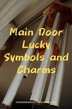 Main Door Lucky Symbols and Charms Door Entrance Decor, Fend Shui, Feng Shui Directions, Feng Shui Money Frog, Feng Shui Dicas, Money Frog