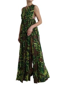 DOLCE & GABBANA Gorgeous brand new with tags, 100% Authentic Dolce & Gabbana a-line sleeveless long dress with banana leaf print. Made of silk blend. Model: A-line dress Colour: Green Zipper closure Logo details Made in Italy Material: 80% Silk 20% Nylon Lining: 100% Nylon Midi Gowns, Banana Leaf Print, Green Banana, Dolce Gabbana Dress, Sleeveless Long Dress, Dolce E Gabbana, Women Maxi, Banana Leaf, Long Maxi