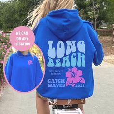 "Ocean Beach Hoodie Preppy Siesta Beach Hoodies Aesthetic clothes Trendy Sweatshirt Oversized Hoodie Y2K clothing Beach Shirts: https://etsy.me/3rOIGBS Beach Sweatshirt: https://etsy.me/3pdRnVI Beach Hoodie: https://etsy.me/37eabgO OUR SIZING IS ADULT UNISEX. This means it will be larger than normal women's sizing.  Please see photos for size charts 🌻 Please read the full description:   This hoodie/sweatshirt sizing is NOT oversized.  You need to order at least 1-2 sizes larger for the extra ba Blue Hooded Hoodie For Vacation, California Hoodie, Siesta Beach, Preppy Sweatshirts, Hoodies Aesthetic, Beach Sweatshirt, Trendy Hoodies, Y2k Clothing, Y2k Clothes