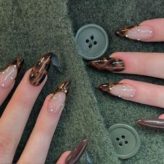 Tortoise Nail Art, Tortoise Nails, Tortoise Shell Nails, Animal Nail Art, Edgy Nails, Animal Nails, Glam Nails, Brown Nails, Gold Nails