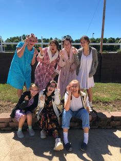 Senior Dress Up Days Ideas, Senior Citizen Day Spirit Week Dress Up, Old Lady Spirit Week, Old Person Spirit Week, Senior Day Outfits, Grandma Outfit Spirit Week, Senior Citizen Day Spirit Week Outfits, Senior Citizen Costume Spirit Week, Generations Day Spirit Week