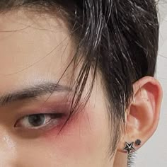 Red Eyeliner, Red Eye Makeup, Vampire Bride, Vampire Makeup, Red Makeup, Male Makeup, Art Student, Dope Makeup, Txt Yeonjun