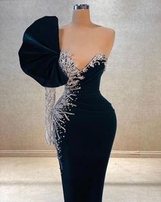 Dress For Dinner, Formal Wedding Party, Dinner Gowns, Dinner Gown, Nigerian Lace Styles Dress, Classy Gowns, Dinner Dress Classy, Classy Prom Dresses, Stunning Prom Dresses