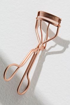 This expertly crafted eyelash curler from Tweezerman gives your natural lashes a dramatically beautiful curl. From beginner to expert, this curler is easy to use and is a must-have in your makeup bag. * Curls eyelashes from base to tip creating a wide-awake look * Reaches every lash for an effortless curl * Sleek, ergonomic design features a smooth opening and closing action for precise performance * Thick, rounded silicone lash pads are hypoallergenic and won’t crimp or stick to eyelashes * 3 r Eyelash Curler Tweezerman, Tweezerman Lash Curler, Tweezer Man Eyelash Curler, Tweezerman Eyelash Curler, Good Eyelash Curler, Eyelash Curler Aesthetic, Sunscreen Natural, Eye Lash Curler