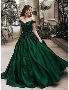 Dark Green Ball Gown, Modern Merida, Medieval Core, Dark Green Prom Dress, Dark Green Prom Dresses, Green Ball Gown, Lace Prom Gown, Green Evening Dress, 파티 드레스