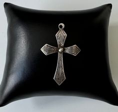 Experience the aesthetic of the Art Deco period with this stunning 835 silver cross pendant. This piece embodies the glamour and geometric style typical of the Art Deco period, making it a standout element of any jewelry collection. The pendant measures approximately 3.8cm in height, including the bail, and approximately 2.4cm in width, making it both remarkable and wearable. It is clearly stamped "835" on the back, confirming its high silver quality. Although the pendant is tarnished and shows Luxury Vintage Cross Pendant Jewelry, Vintage Sterling Silver Cross Pendant Necklace, Vintage Cross-shaped Metal Jewelry, Silver Art Deco Collectible Necklace, Nickel-free Antique Silver Cross Pendant Jewelry, Silver Cross Pendant, Historical Artwork, Silver Work, Art Deco Period