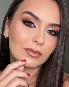 Make Chique, Tan Skin Makeup, Stylish Nails Designs, Simple Makeup Looks, Makeup Mistakes, Glam Makeup Look, Make Beauty, Make Mistakes, Tan Skin