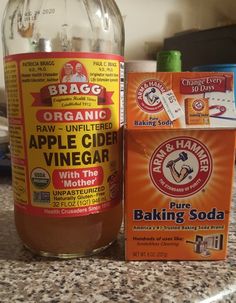 Vinegar For Hair, Apple Cider Vinegar Rinse, Apple Cider Vinegar For Skin, Vinegar And Baking Soda, Vinegar Rinse, Garden Remedies, Natural Beauty Recipes, Organic Vitamins, No Poo