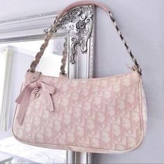 shoulder bag #fashion #bag #shoulder #shoulderbags #coach #style #stylish #inspiration #pinterest #womensclothing #accessories #accessory Tas Coach, Luxury Bags Collection, Handbag Essentials, Dream Bags, Girly Bags, Pink Girly Things, Luxury Purses, Fancy Bags, Pretty Bags