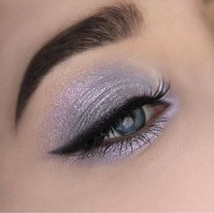 Chrome Makeup, Trending Makeup, Grey Makeup, Formal Makeup, Trends 2023, Eye Makeup Art, Watch New